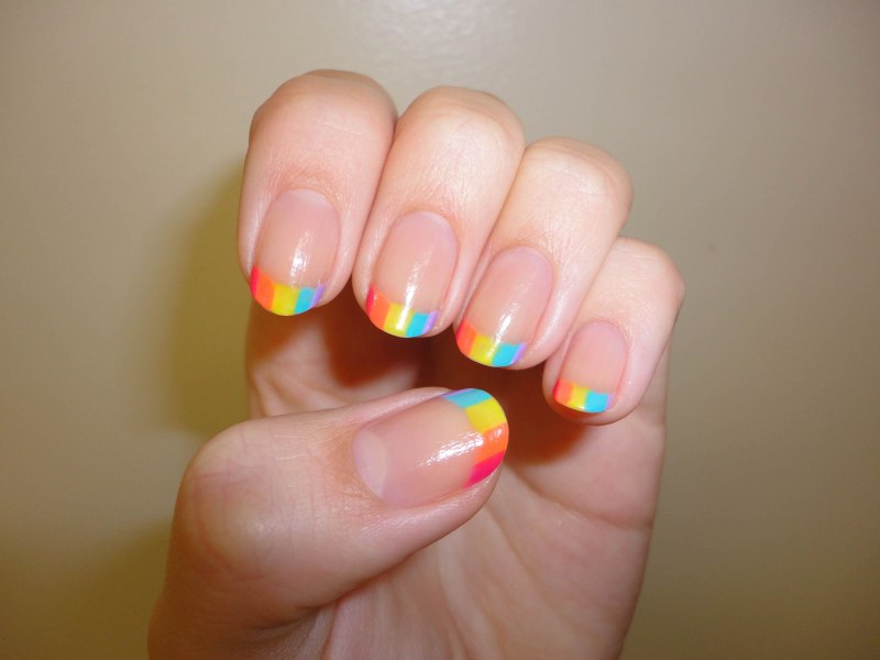 Французский маникюр разноцветный