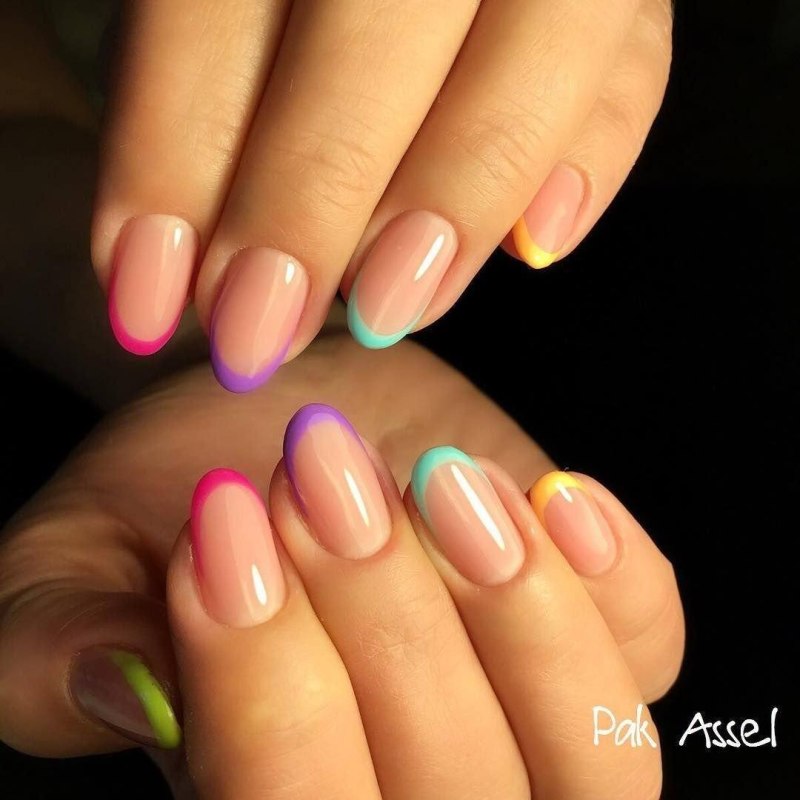 Разноцветный френч 2021 миндаль