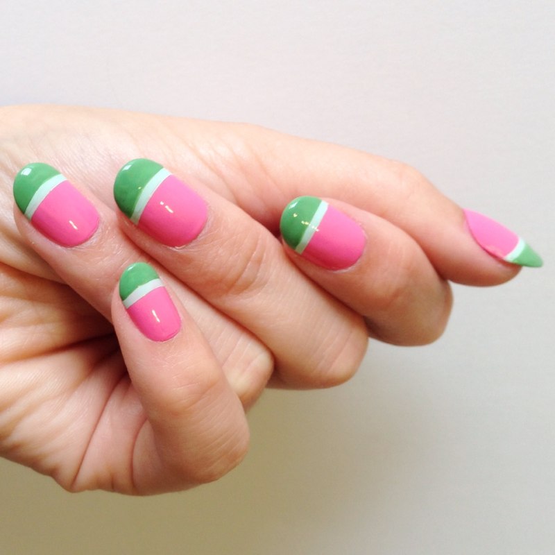 Разноцветное омбре на ногтях