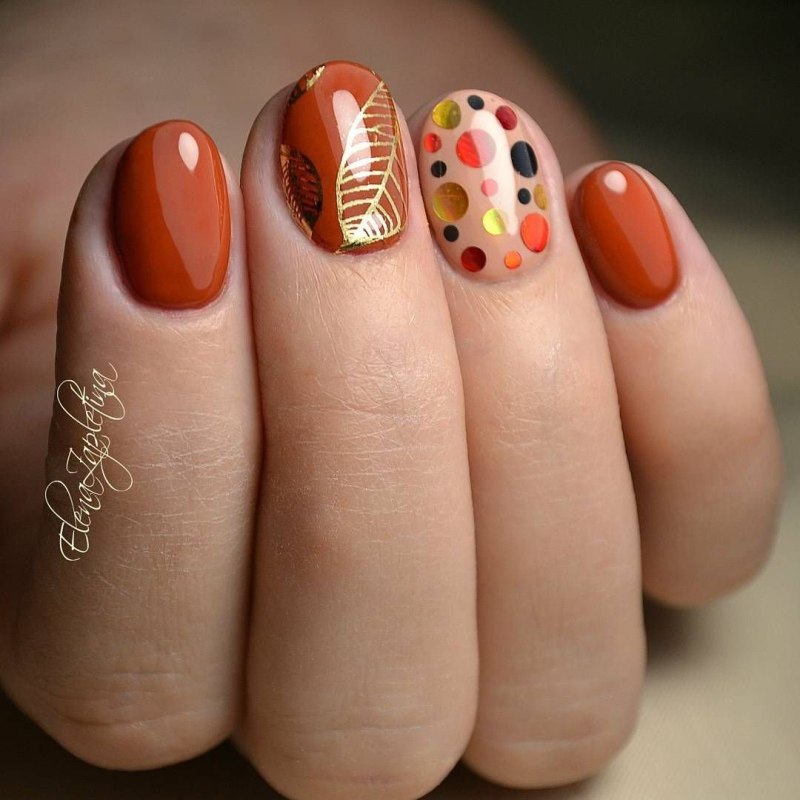 Коричневый маникюр