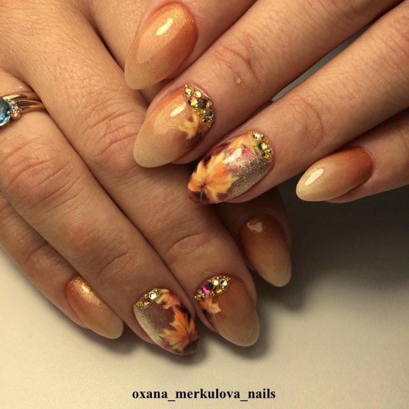 Осенний маникюр с блестками