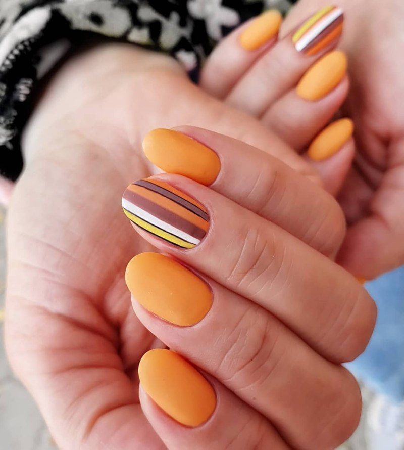 Оранжевый осенний маникюр