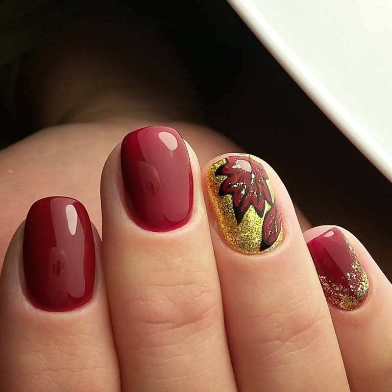 Маникюр коричневый с оранжевым