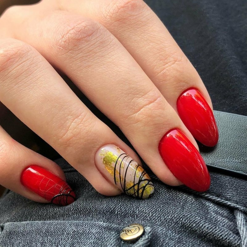 Маникюр бордовый с белым