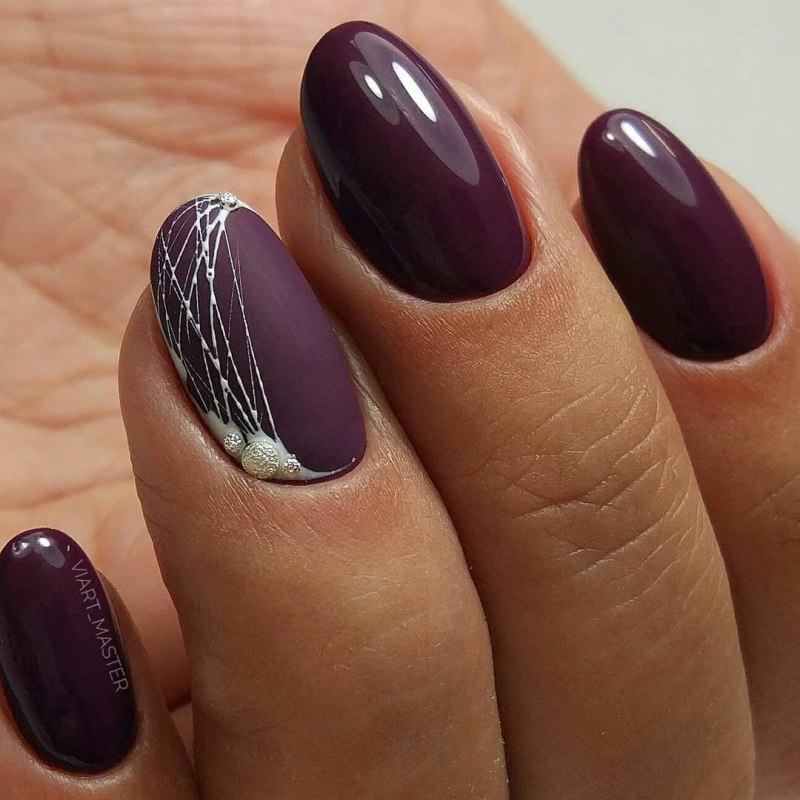 Нюдовый маникюр с фольгой