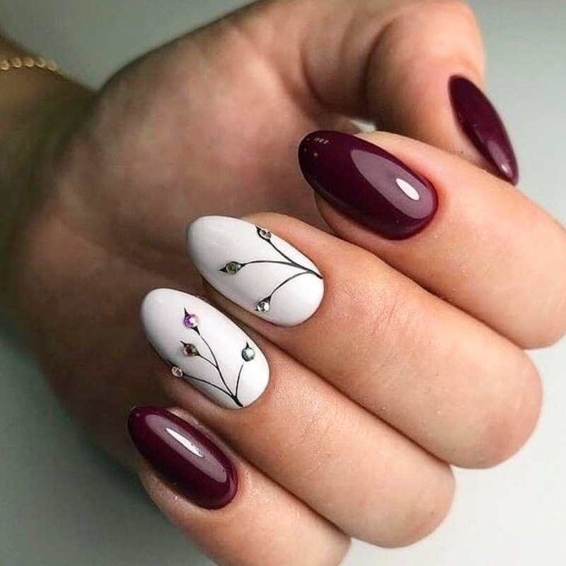 Коричневый маникюр