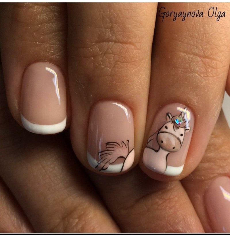 Маникюр с лошадкой на ногтях