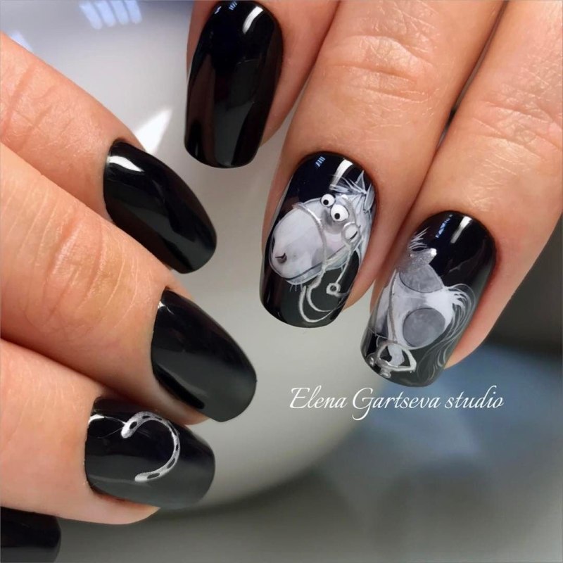 Подкова на ногтях дизайн