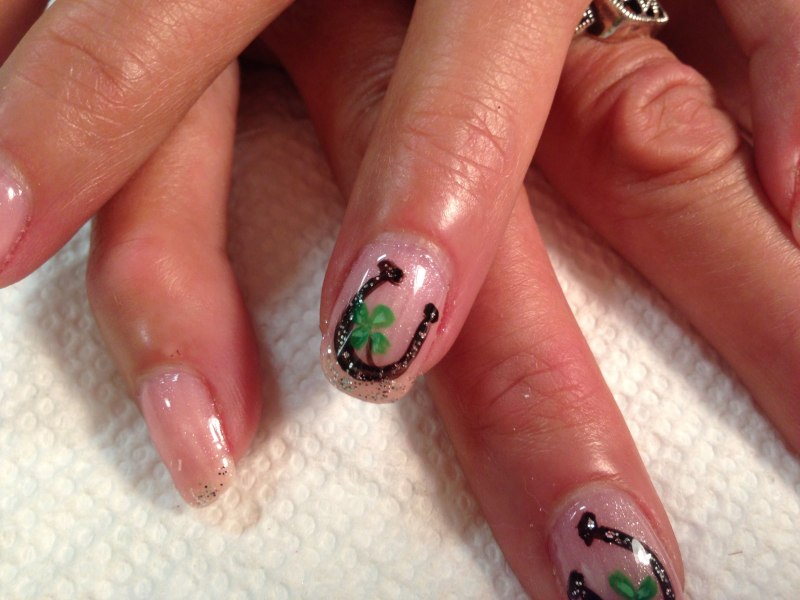 Подкова на ногтях дизайн