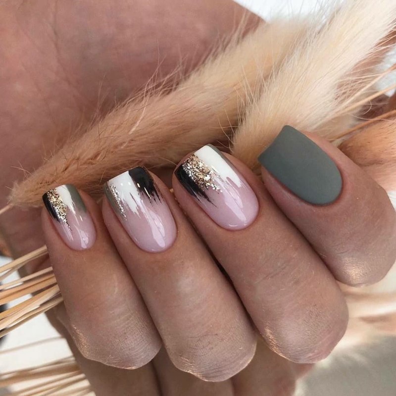 Праздничный маникюр 2021