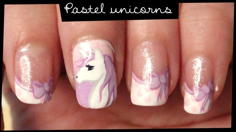 Маникюр с лошадью на короткие ногти