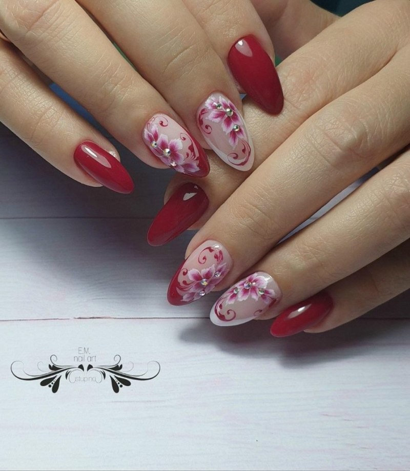 Красный френч на миндалевидных