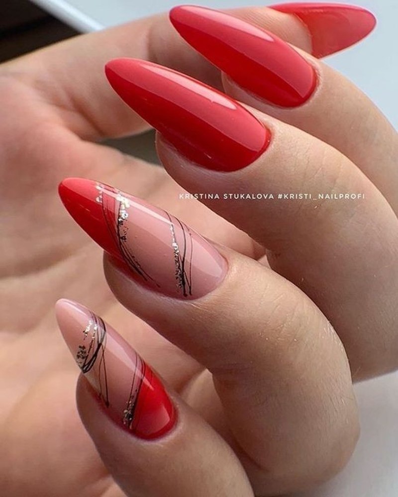 Красный френч на ногтях