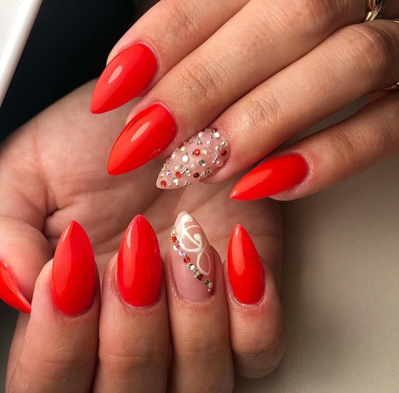 Красный френч со стразами