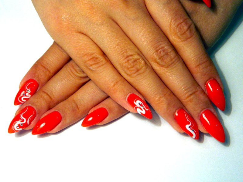 Красный френч острый миндаль