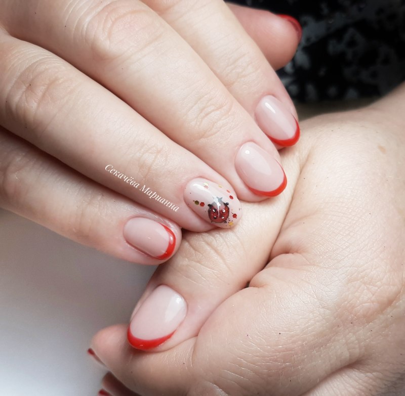 Ногти миндаль красный френч