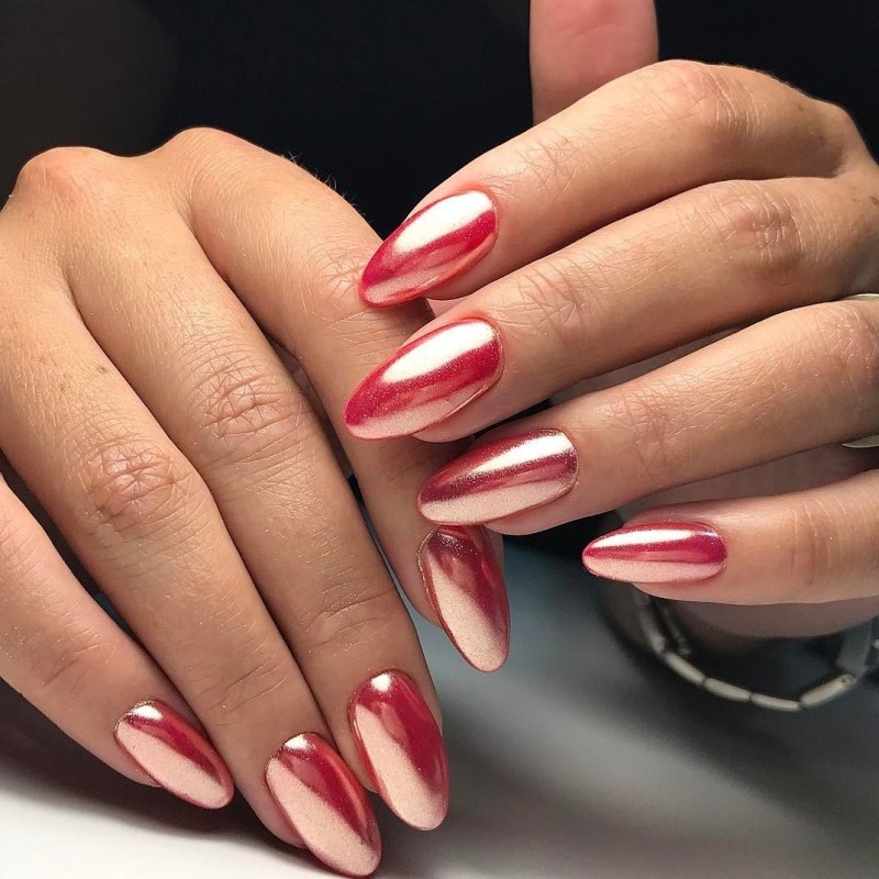 Ногти френч с рисунком миндаль красный