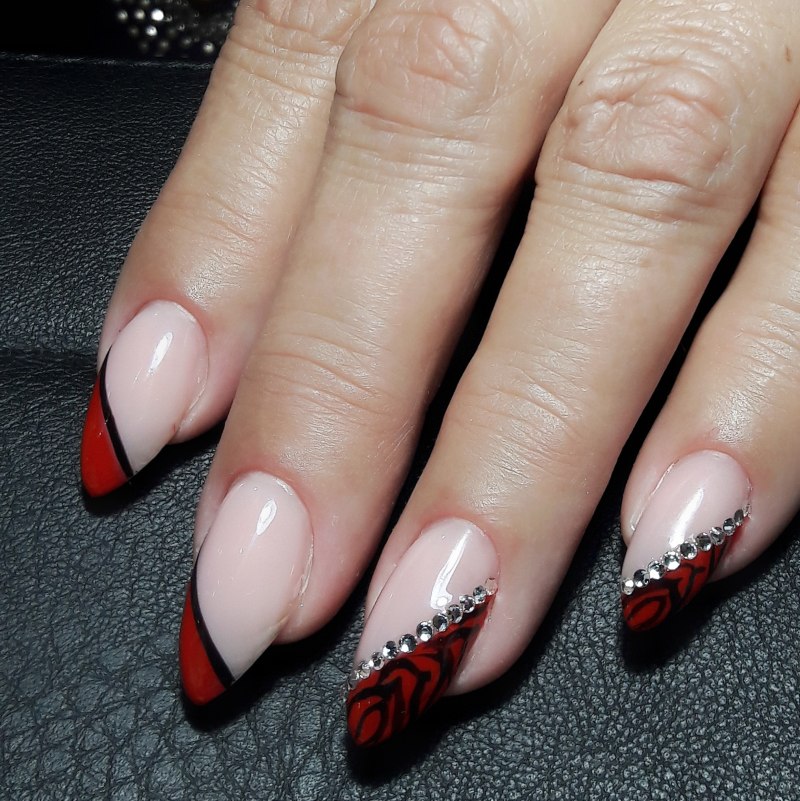 Коралловый френч миндаль