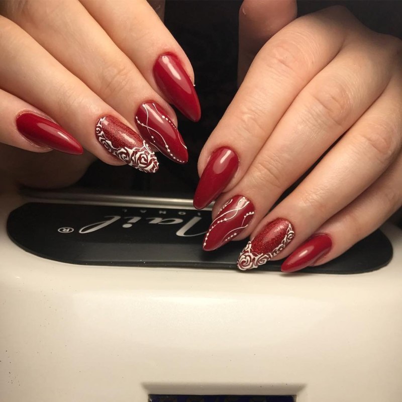 Дизайн ногтей миндаль красный
