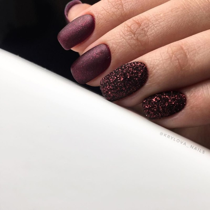 Маникюр с блестками