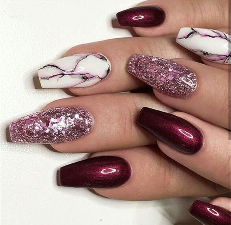 Ногти бордовые с золотом