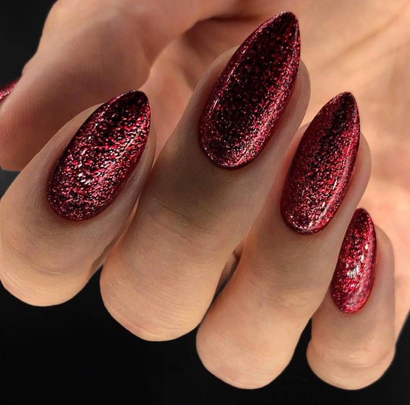 Бордовый маникюр