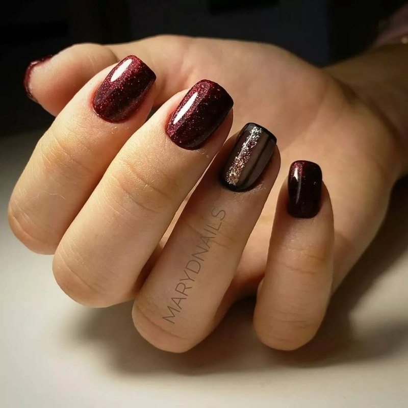 Бордовый маникюр