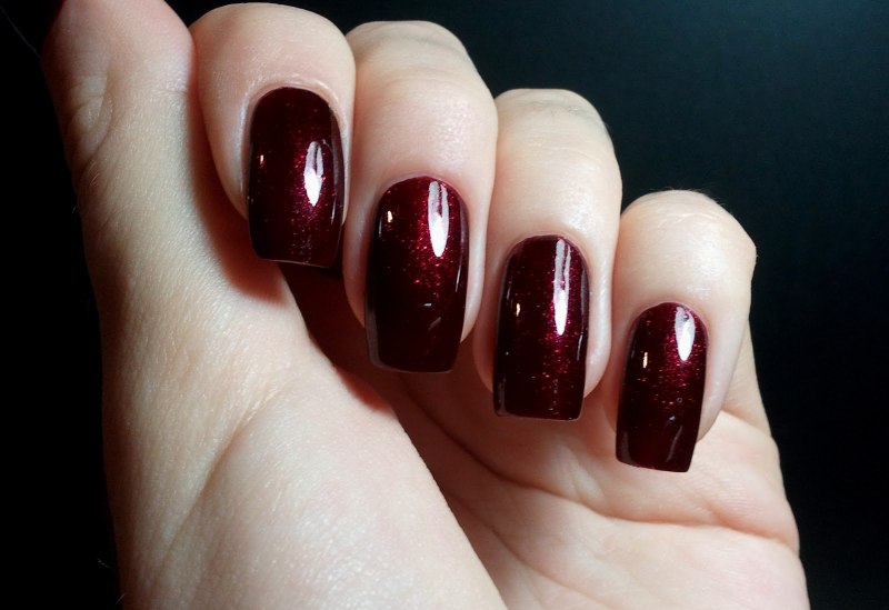 Бордовые ногти