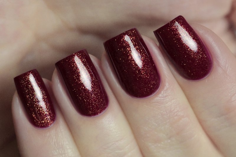 Бордовый матовый маникюр