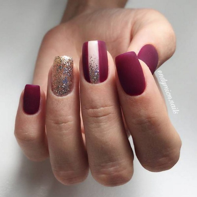 Маникюр бордовый с золотом и серебром