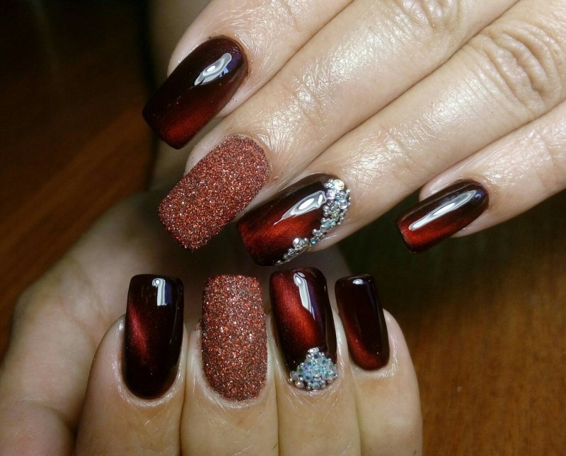 Маникюр бордо бургунди