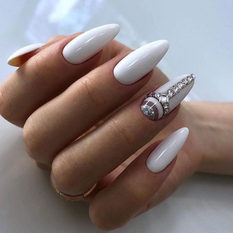 Белый й маникюр на длинные ногти