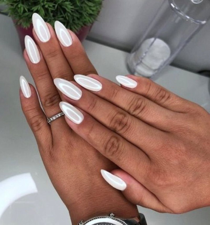 Маникюр на миндальную форму