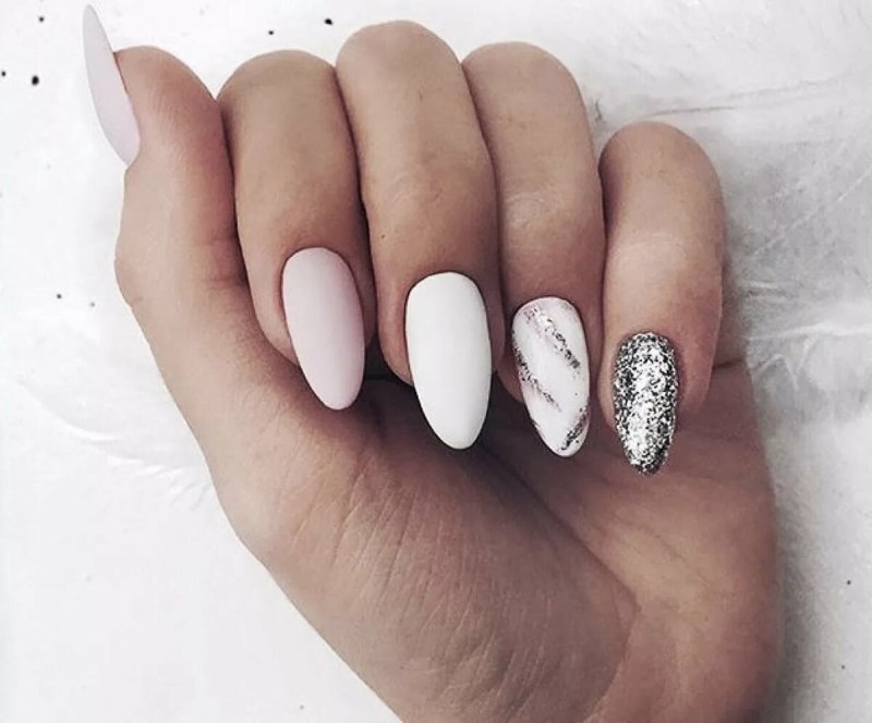 Белый маникюр на миндалевидных ногтях