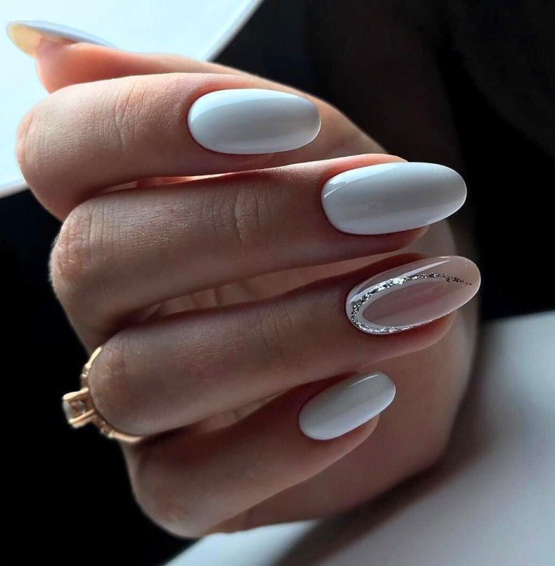 Маникюр на миндальную форму