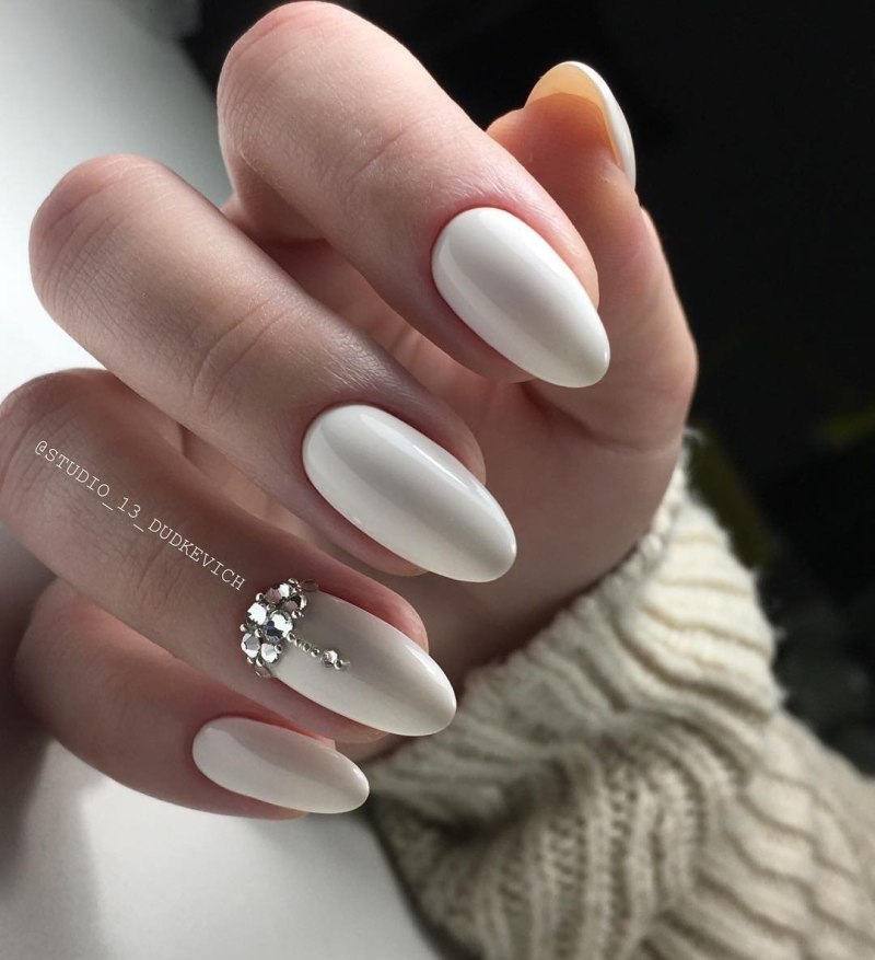 Френч градиент миндаль