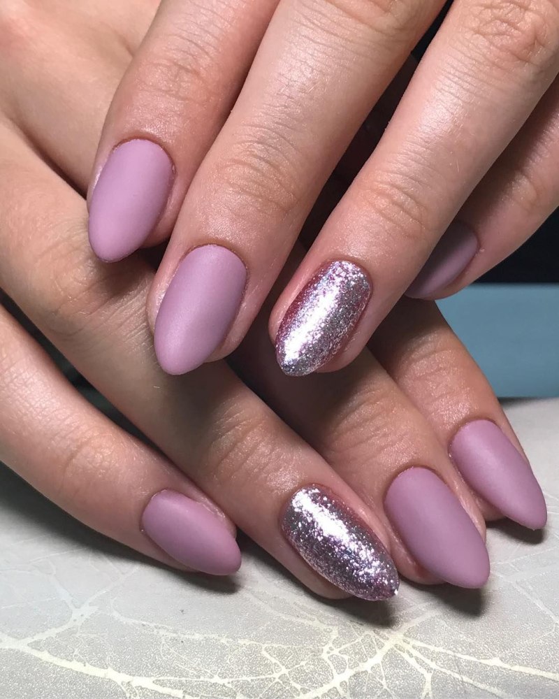 Маникюр с жидкой фольгой