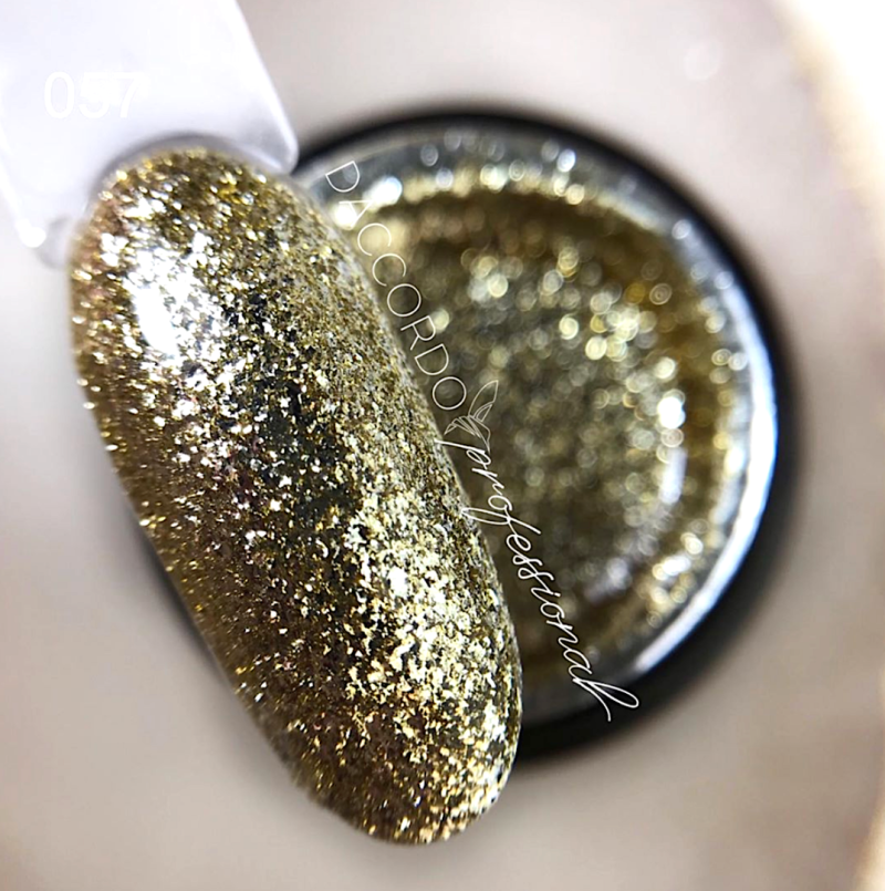 Маникюр с жидкой фольгой