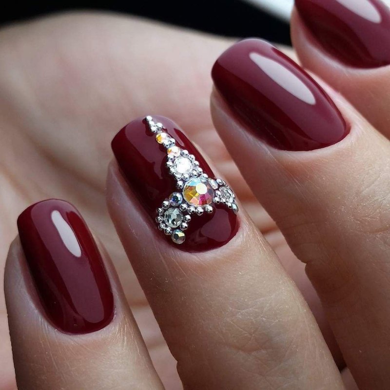 Маникюр бордо марсала бургунди с золотом
