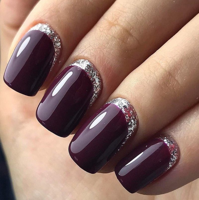 Бордовый с коричневыми блестками маникюр