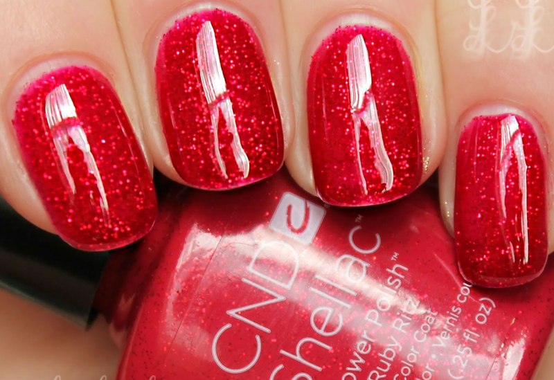 Кроваво красные ногти