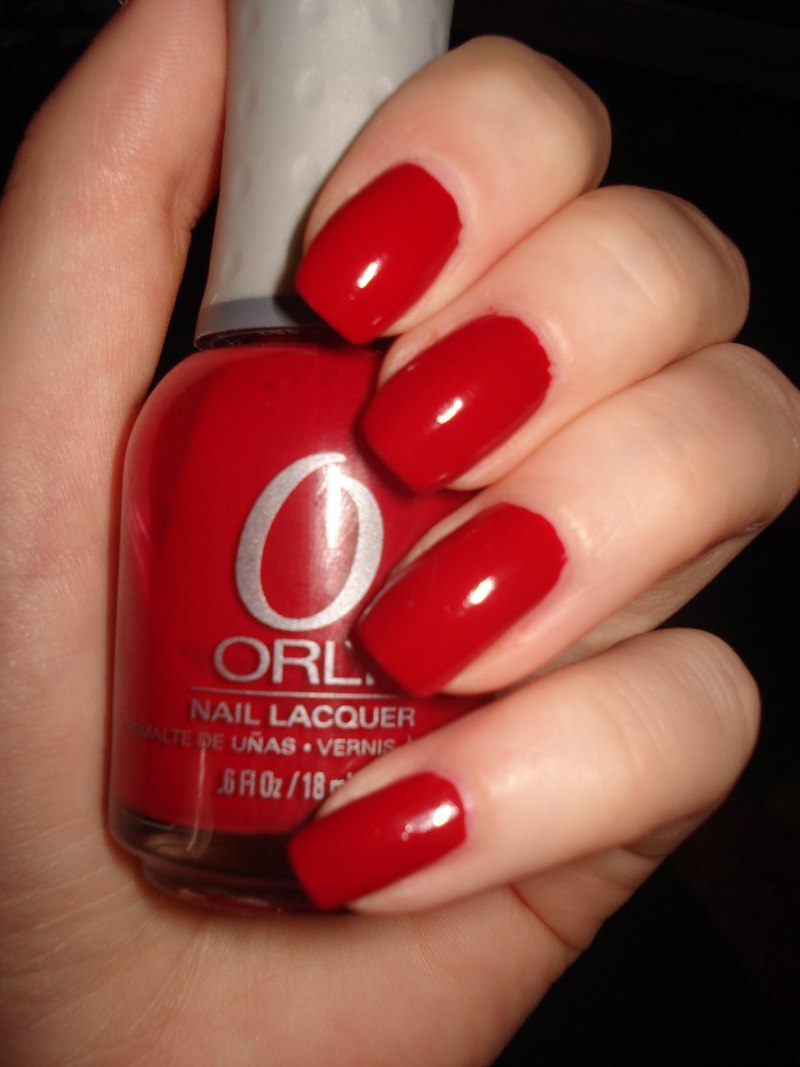 Лак классический красный алый