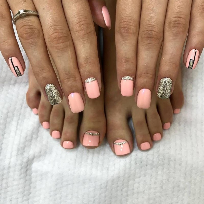 Маникюр и педикюр в одном стиле