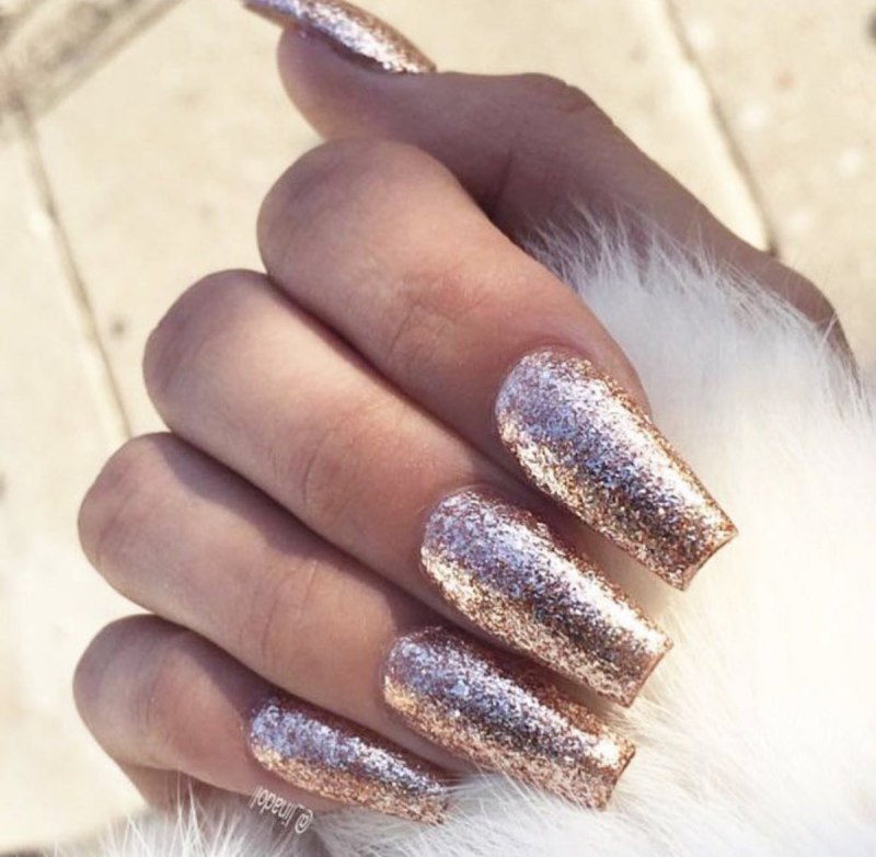 Маникюр с блёсткаююююю