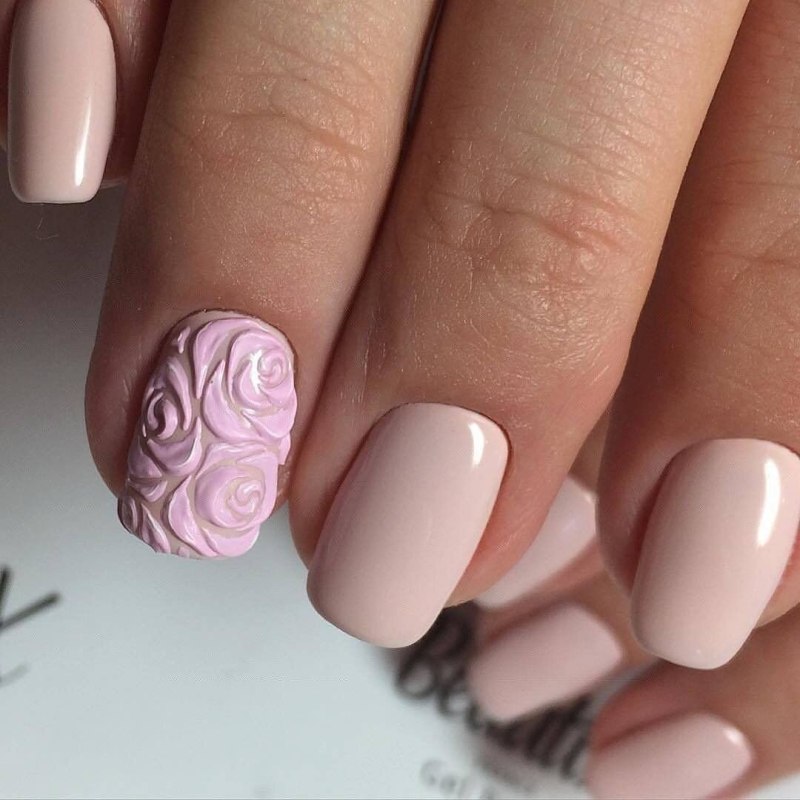 Розовокаричневый маникюр