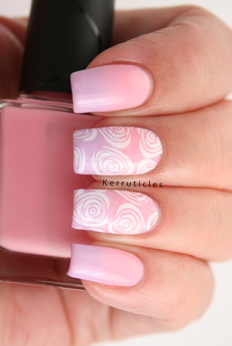 Маникюр с розочками