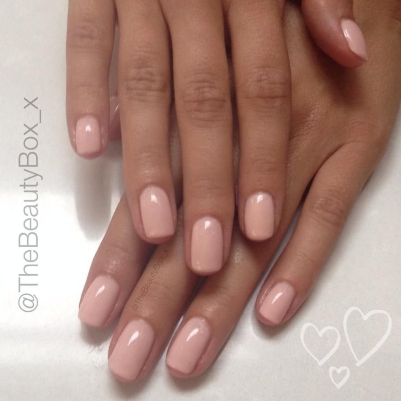 Розовый маникюр