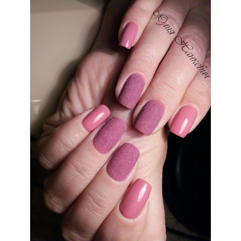 Маникюр пепельно розовый