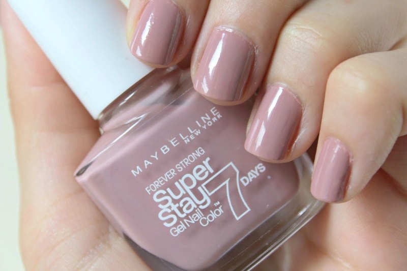 Маникюр телесно розового цвета