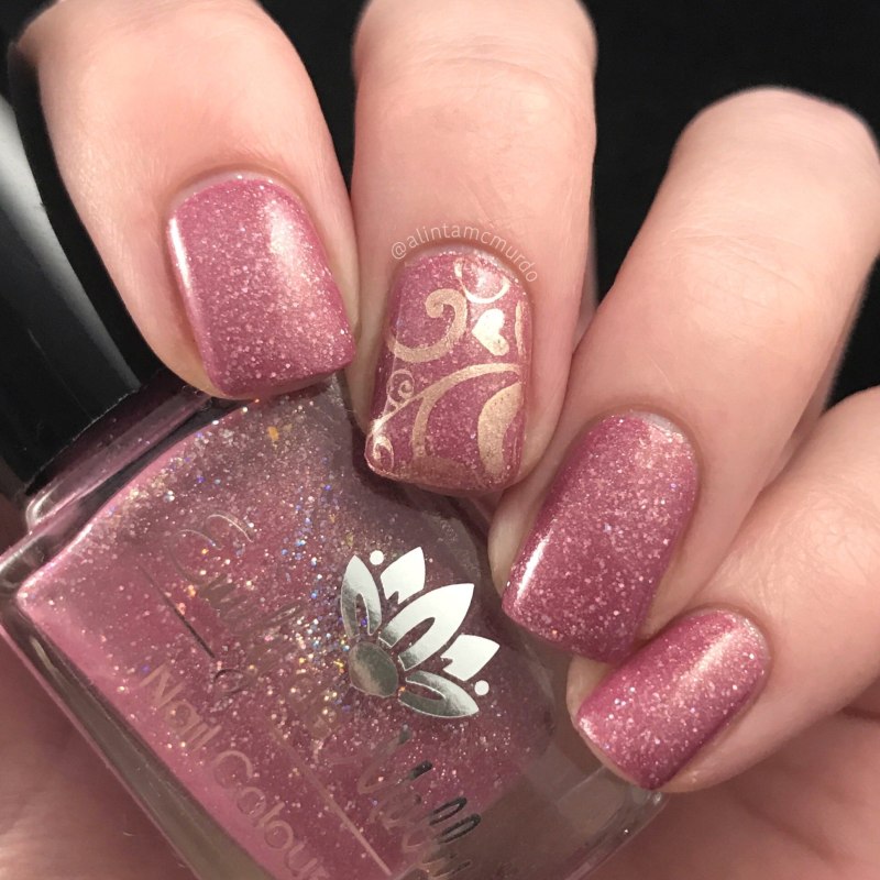 Пудровый маникюр